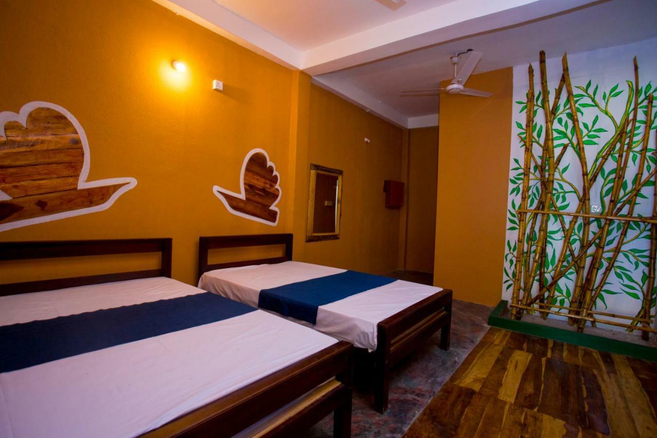 باتيكالوا Neem Garden Guest House الغرفة الصورة
