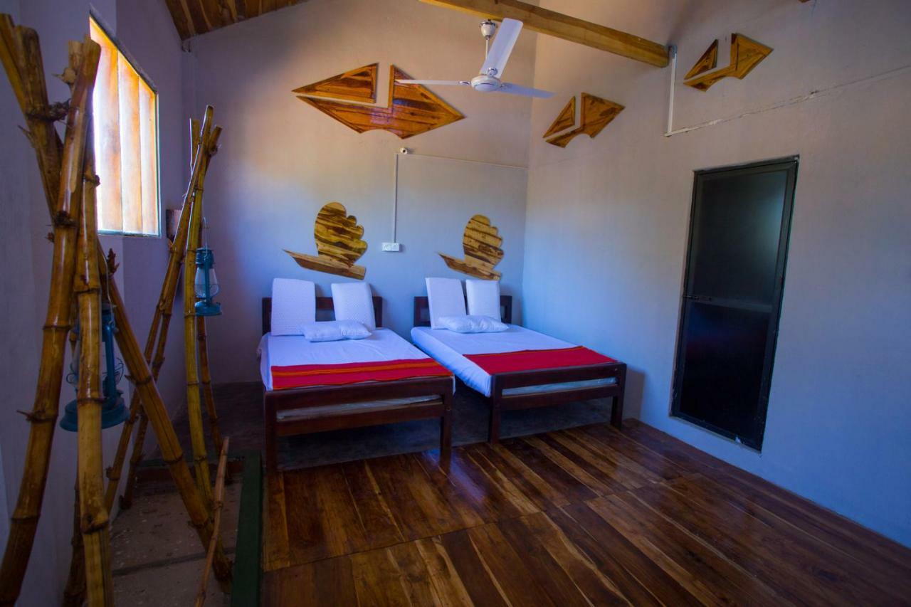 باتيكالوا Neem Garden Guest House الغرفة الصورة